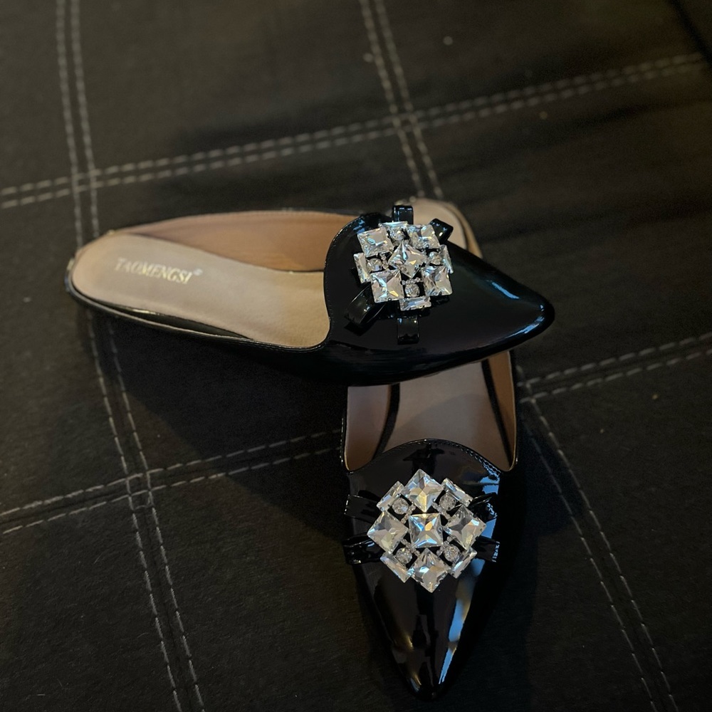 Shiny black slide